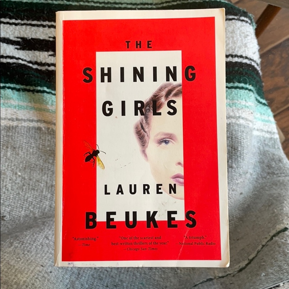 🌻5/35 The shining girls book